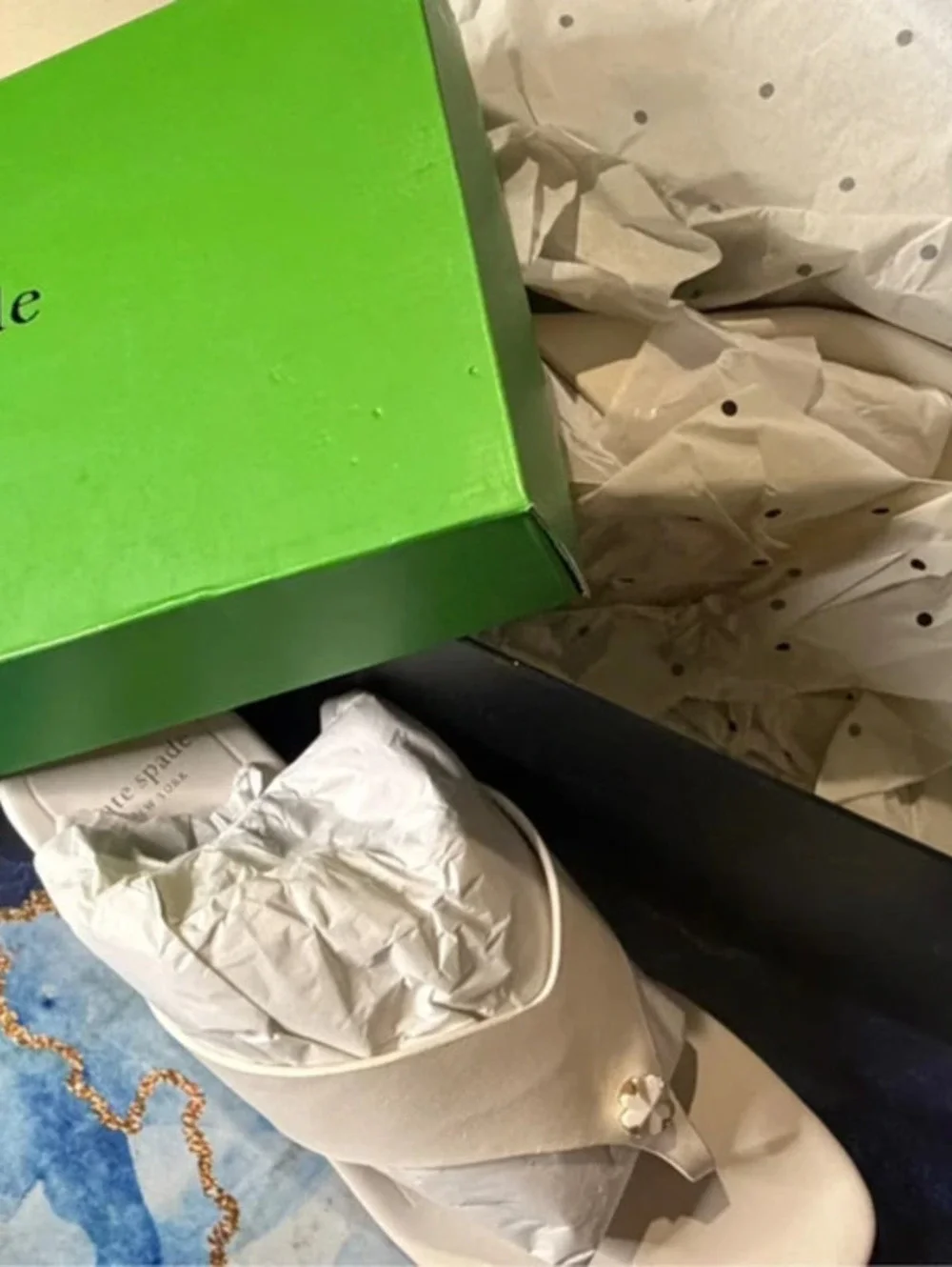 NIB Kate Spade Cream Leather Spade Flower Kitten Heel Sandals - Size 8